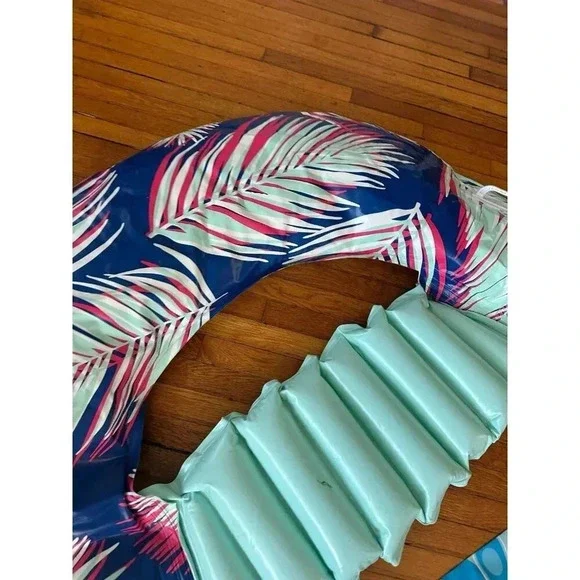 Two Pool Inflatables - Picture 4 of 12